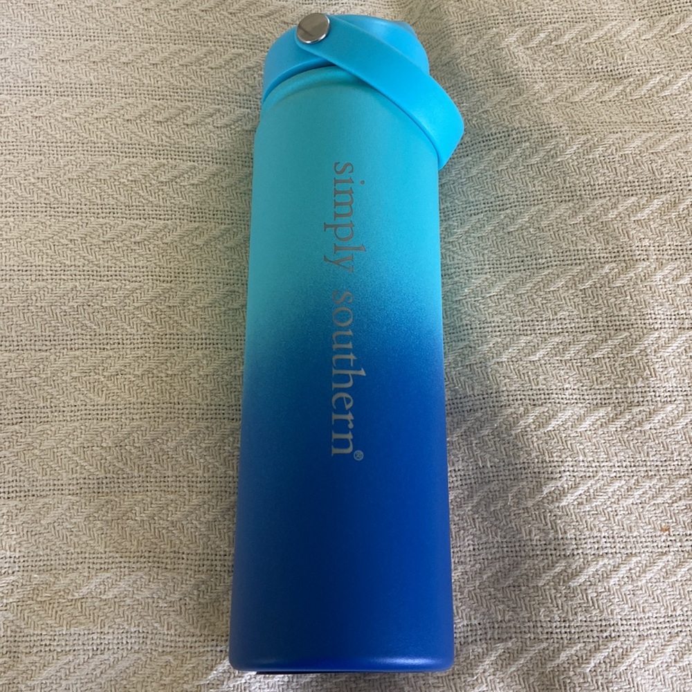 Nwt Simply Southern ombre water bottle. 22 oz.